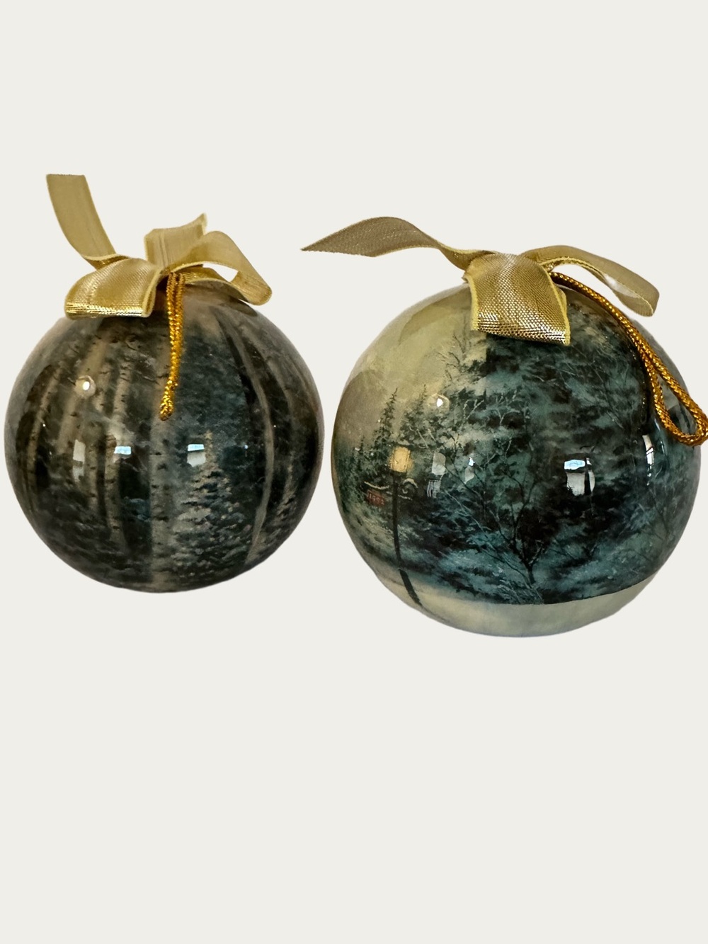 Thomas Kinkade "Memories of Christmas" Ornament Set 8 - Picture 11 of 16